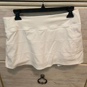 Size 8 white lulu skirt!